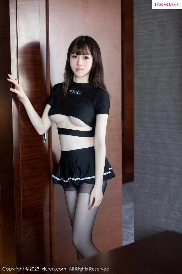   [XiuRen]高清写真图 2023.11.09 No.7637 林悠悠 短裙美腿第14张图片